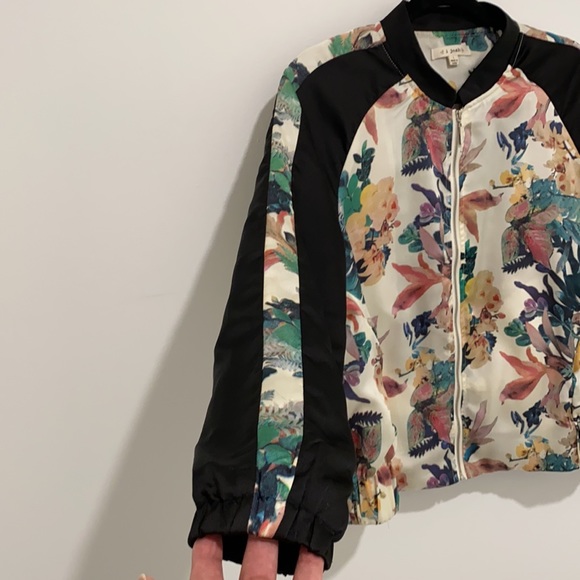 Chic Bomber Jacket - Picture 3 of 4